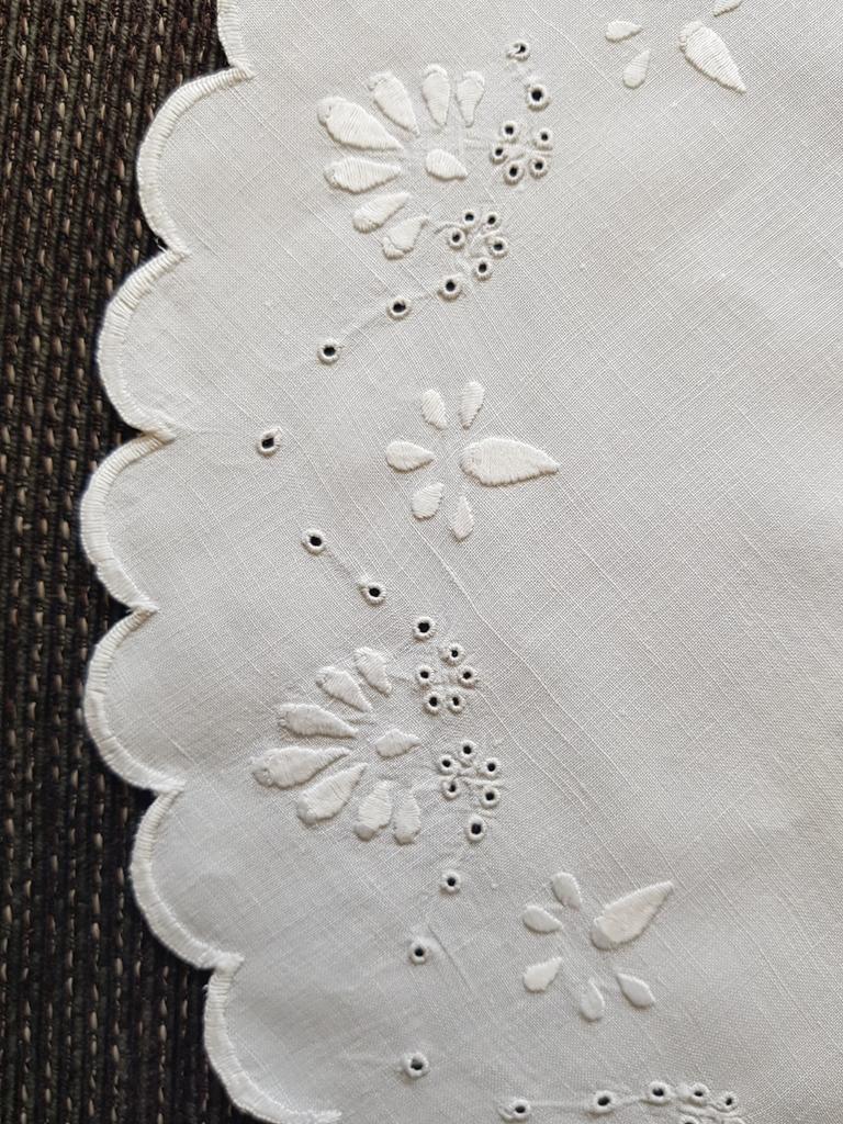 Antiek tafelkleed / brocant tafelkleedje, Antiek en Kunst, Antiek | Kleden en Textiel, Ophalen of Verzenden