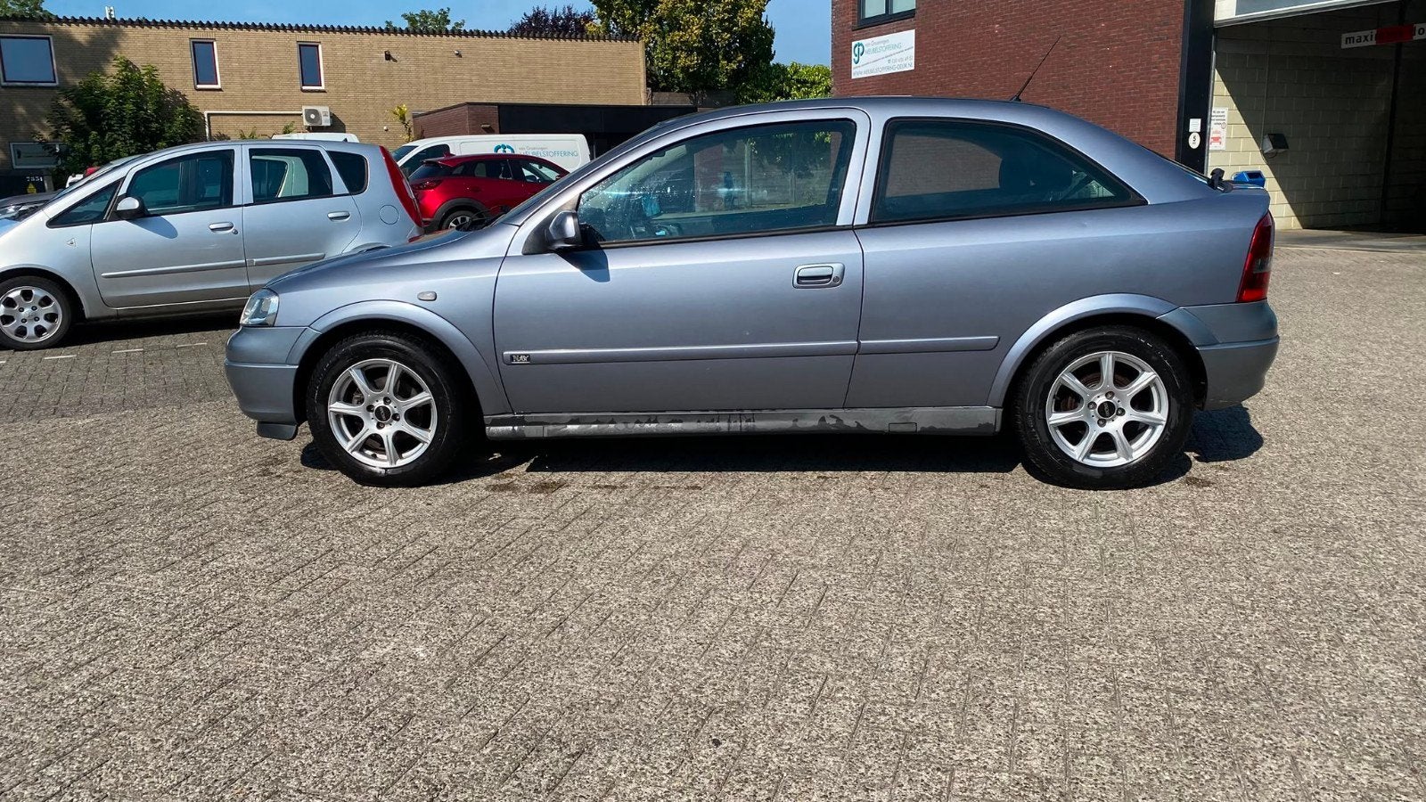 Opel Astra 1.6 8V 5D 2004 Grijs, Auto's, Opel, Voorwielaandrijving, 1063 kg, 4 cilinders, 49 €/maand