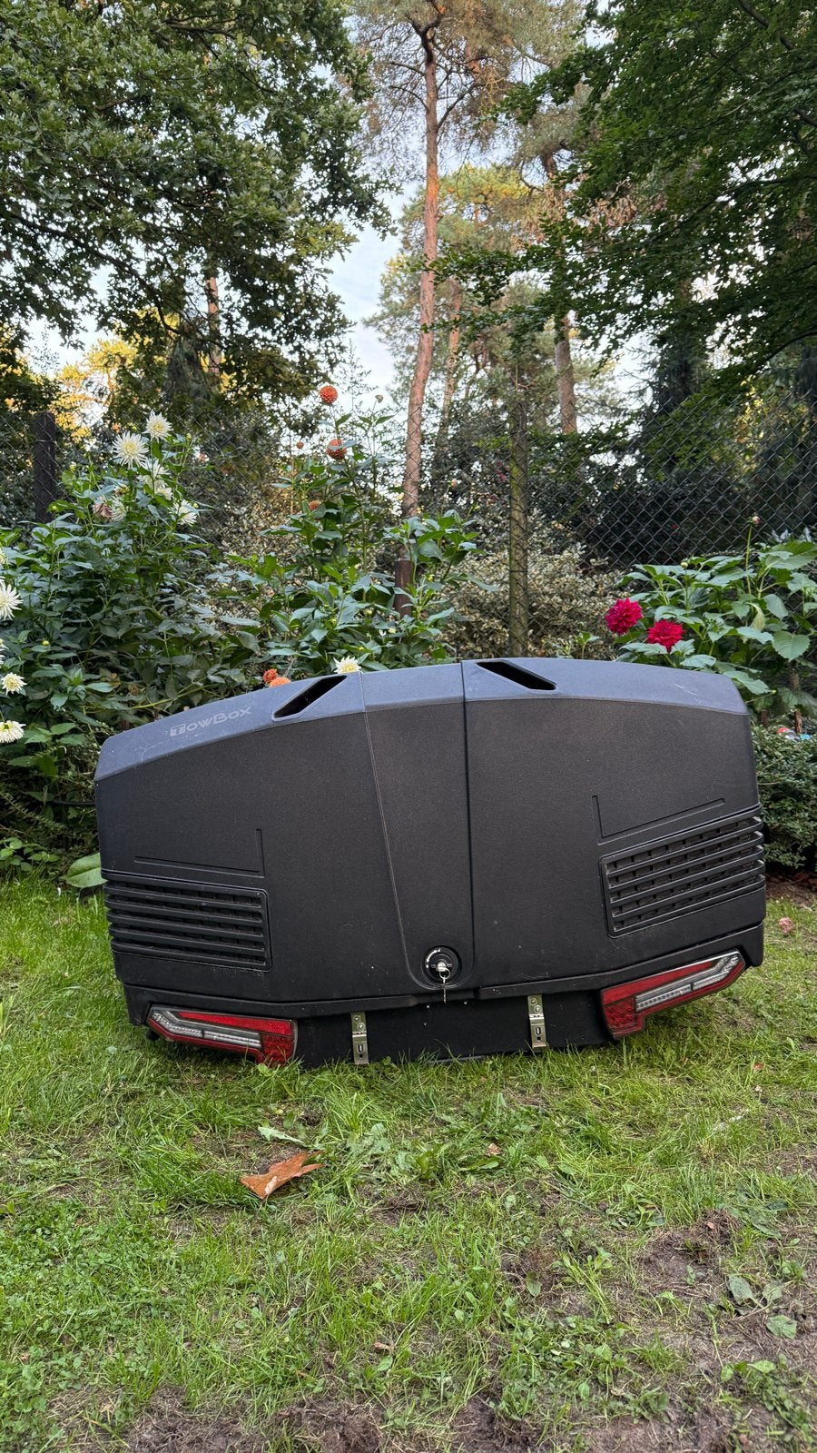 Towbox V3 trekhaakkoffer zwart 400 liter, Auto diversen, Ophalen, Zo goed als nieuw