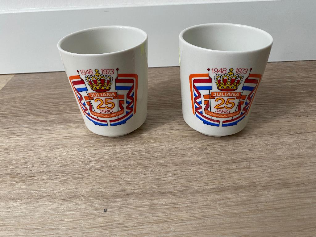 Bekers 25 jaar regeringsjubileum koningin Juliana, Verzamelen, Ophalen of Verzenden, Gebruikt, Servies