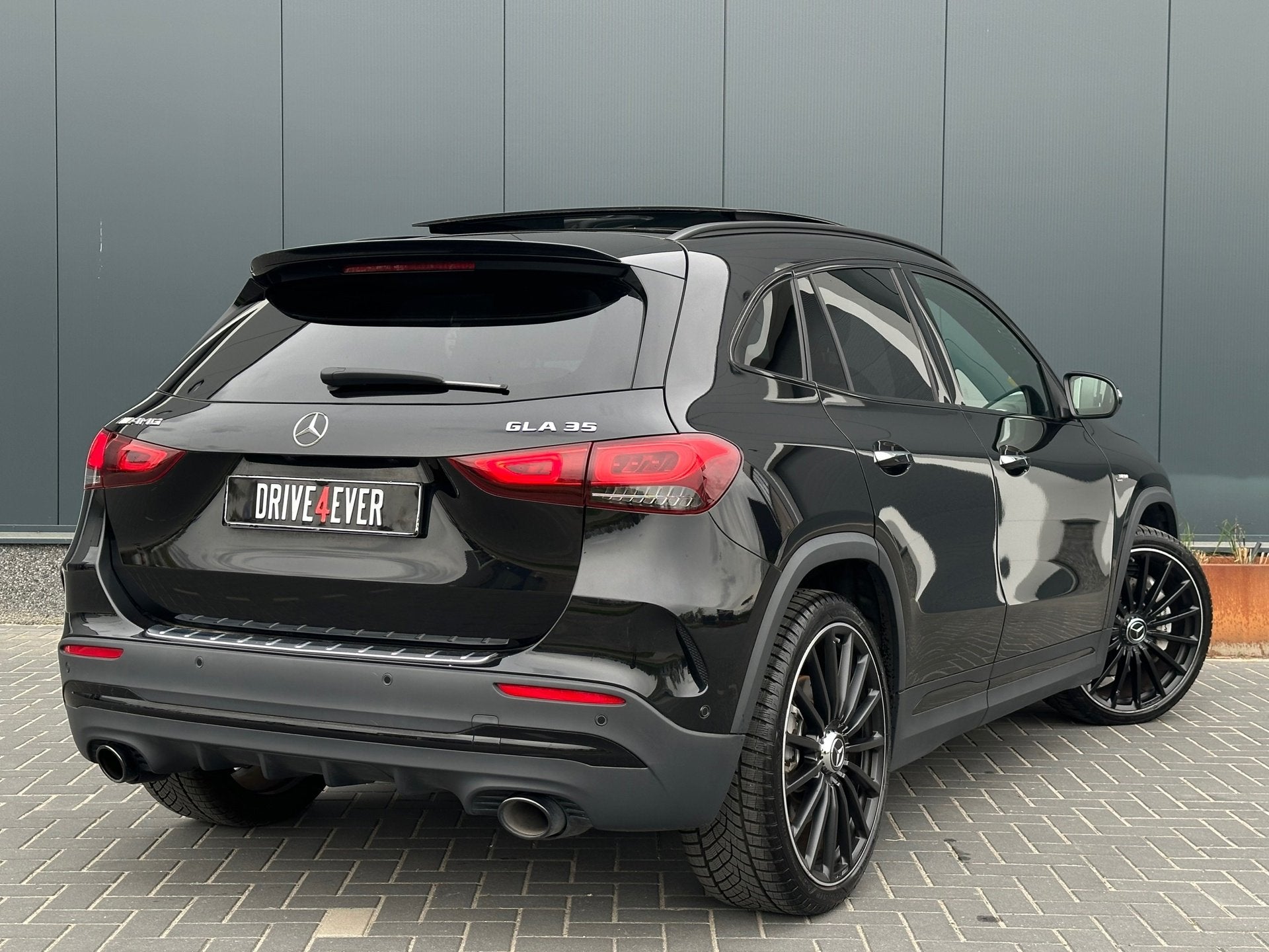 Mercedes-Benz GLA-klasse AMG 35 4MATIC FULL PANO|LAGE KMSTAN, Auto's, Automaat, 4 cilinders, Met garantie (alle), Zwart