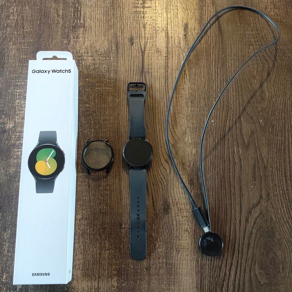 Samsung Galaxy Watch 5, Sieraden, Tassen en Uiterlijk, Smartwatches, Gebruikt, Zwart, Samsung ⌚️, Ophalen of Verzenden