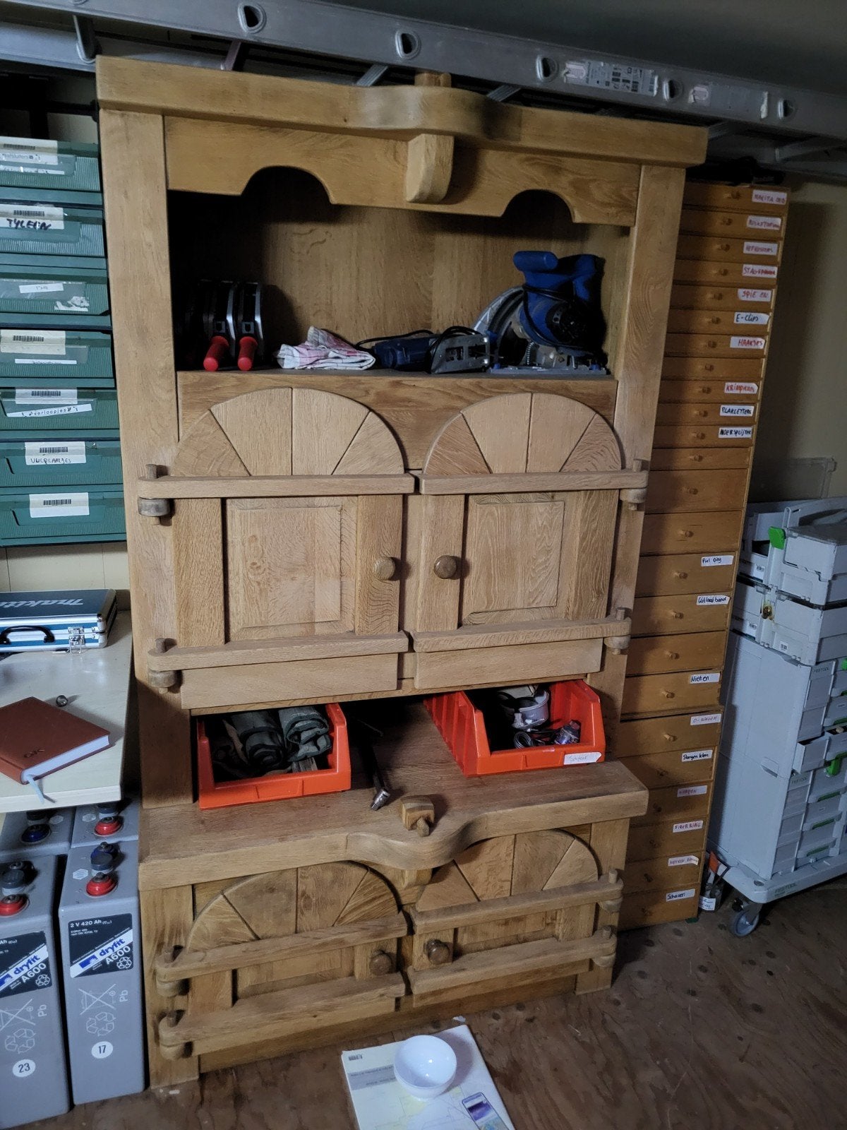 2 eiken kasten met mooie houtverbindingen, Ophalen of Verzenden, Zo goed als nieuw, 25 tot 50 cm