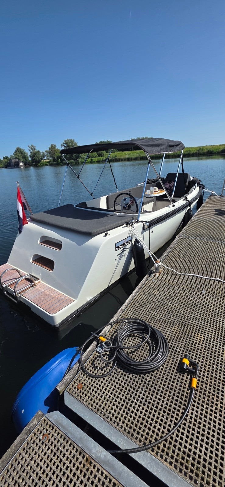 Meersloep 600 te koop. 20 pk, 4t en boegschroef., Ophalen, Meersloep, Zo goed als nieuw, Antifouling