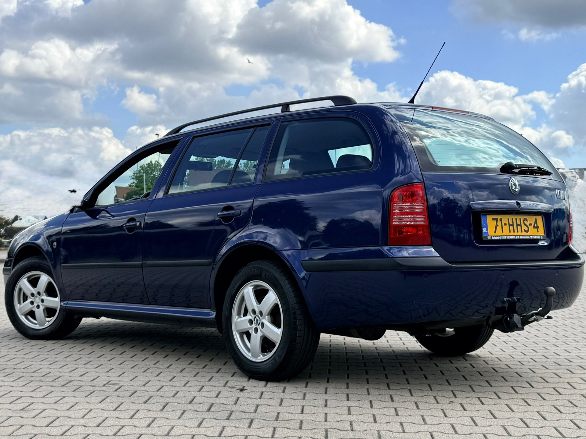 Skoda Octavia Combi 1.6 Démarrage, Auto's, Skoda, Voorwielaandrijving, Gebruikt, Zwart, 4 cilinders