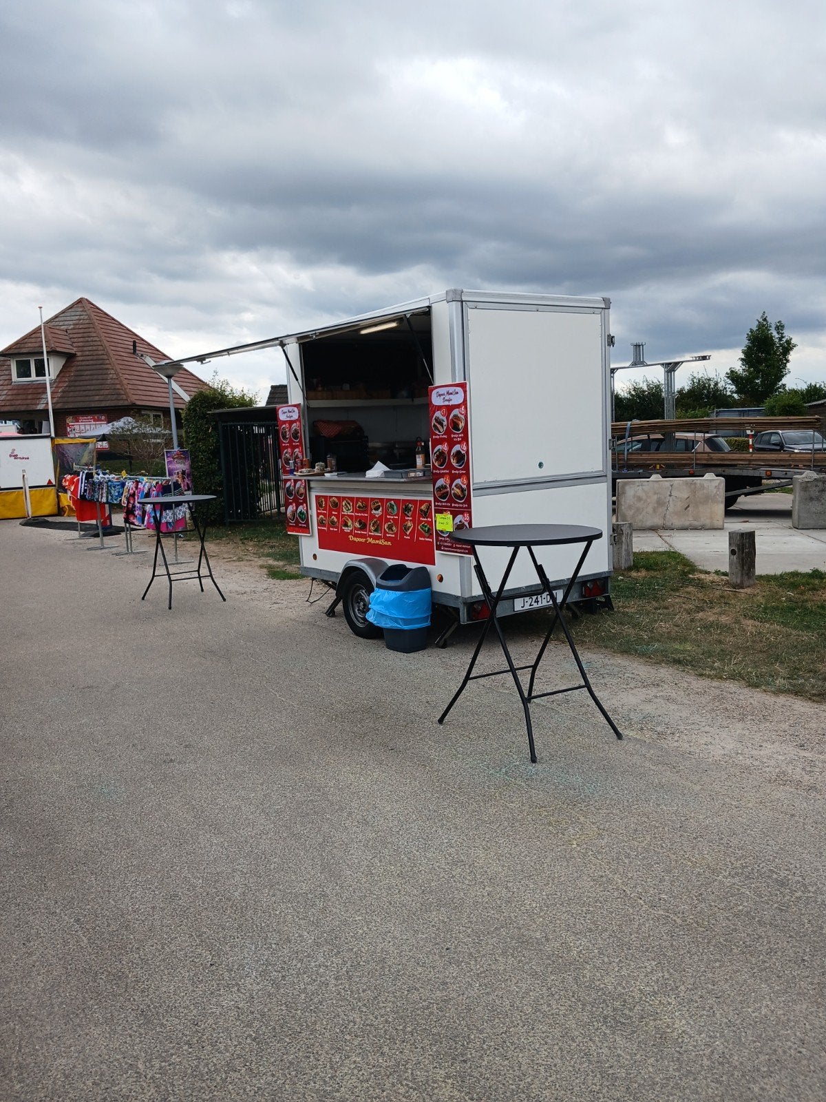 Te koop Net Foodtruc met inventaris, Ophalen