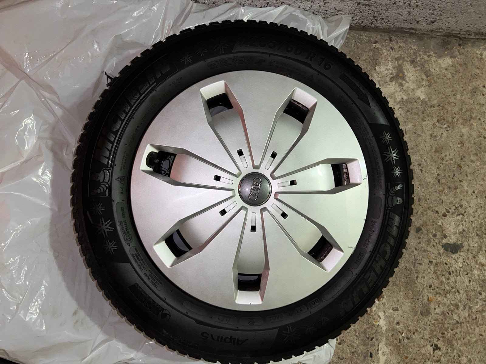 Audi Q2 16 inch z.g.a.n. winterbanden 4 delig set met velgen, Ophalen, Gebruikt, 16 inch, Banden en Velgen