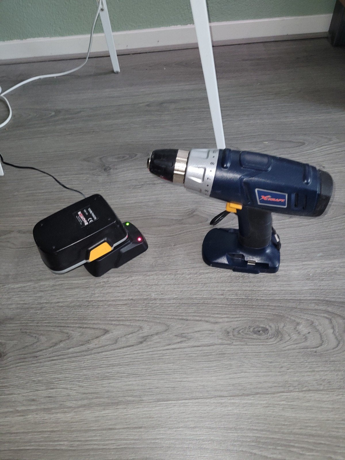 Accuboormachine met oplader - XtremeCraft, Gebruikt, Variabele snelheid, Ophalen of Verzenden, Boor- en Schroefmachine