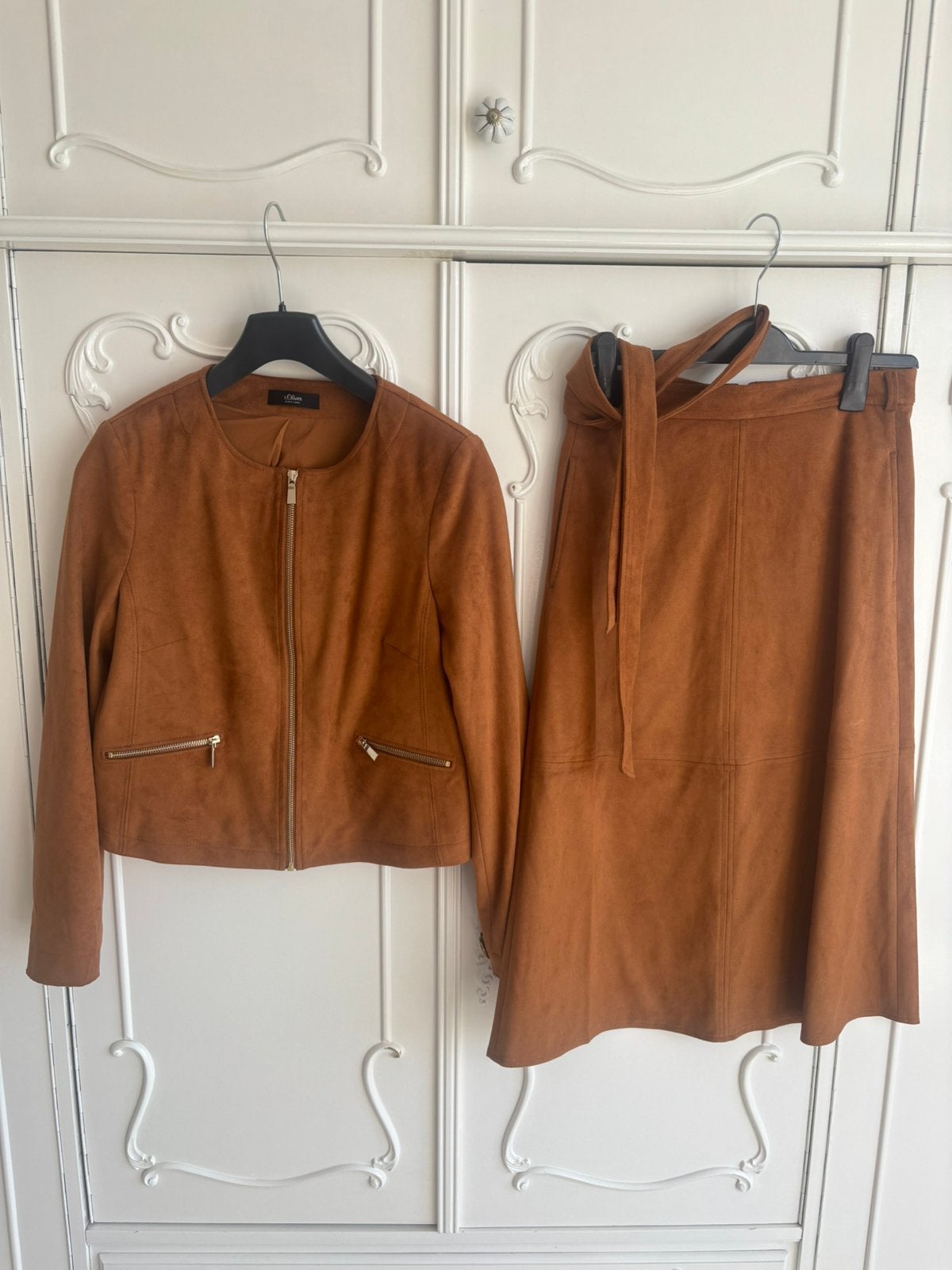 Nieuw beige suedine jasje en rok S. Oliver maat 36, Beige, Nieuw, Ophalen of Verzenden, Jasje