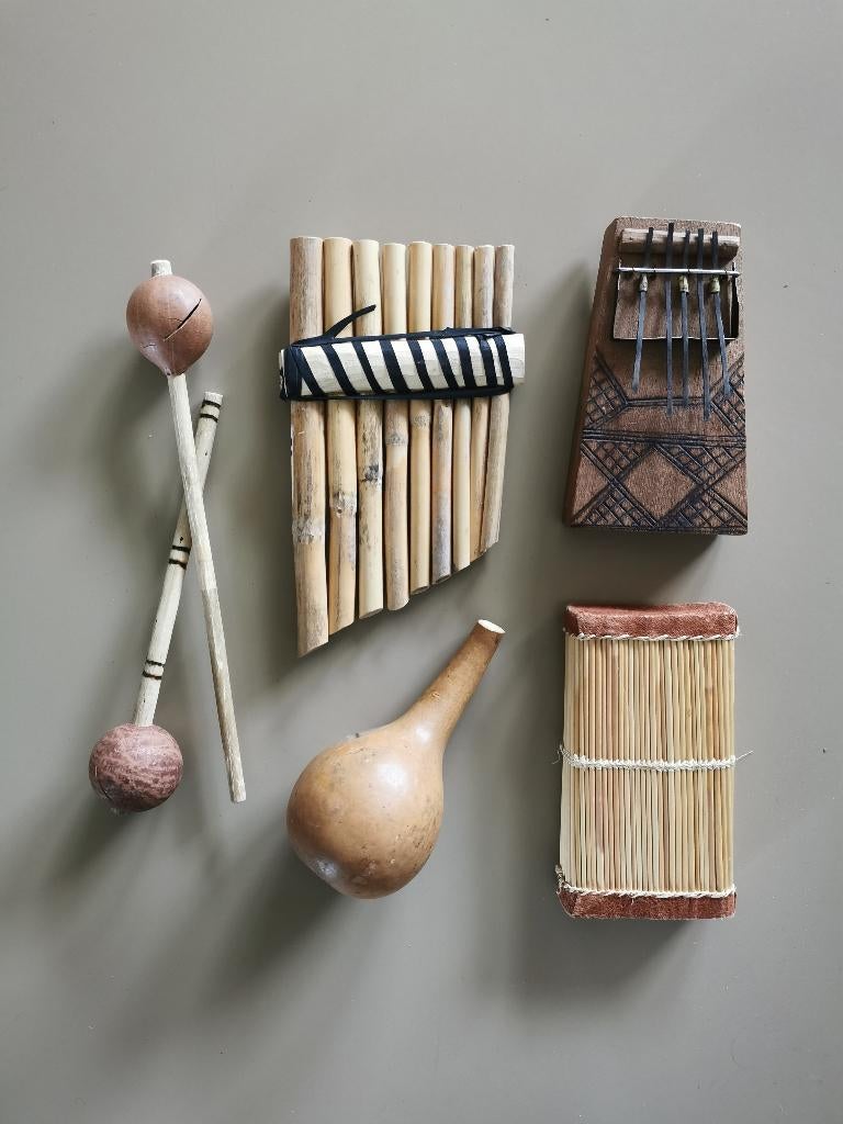 UGANDA - Set van 5 handgemaakt muziek instrumenten zie fotos, Muziek en Instrumenten, Overige Muziek en Instrumenten, Ophalen of Verzenden