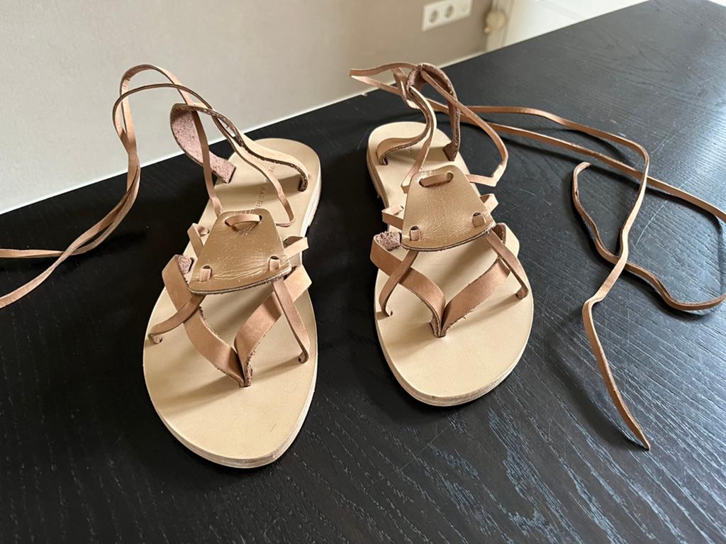Griekse enkelwikkel sandalen / slippers maat 37, Ophalen of Verzenden, Zo goed als nieuw, Overige typen