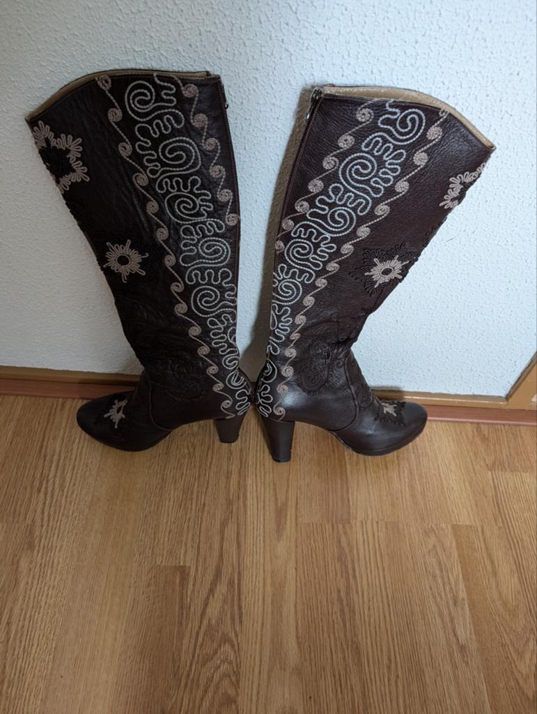 Aparte dames laarzen, Hoge laarzen, Overige kleuren, Ophalen of Verzenden, Zo goed als nieuw