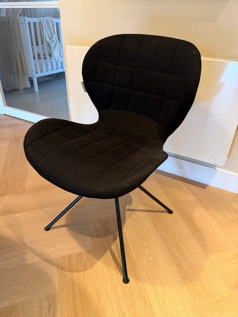 Eetkamerstoel Zuiver OMG zwart, Huis en Inrichting, Stoelen, Ophalen of Verzenden, Zo goed als nieuw, Zwart, Eén