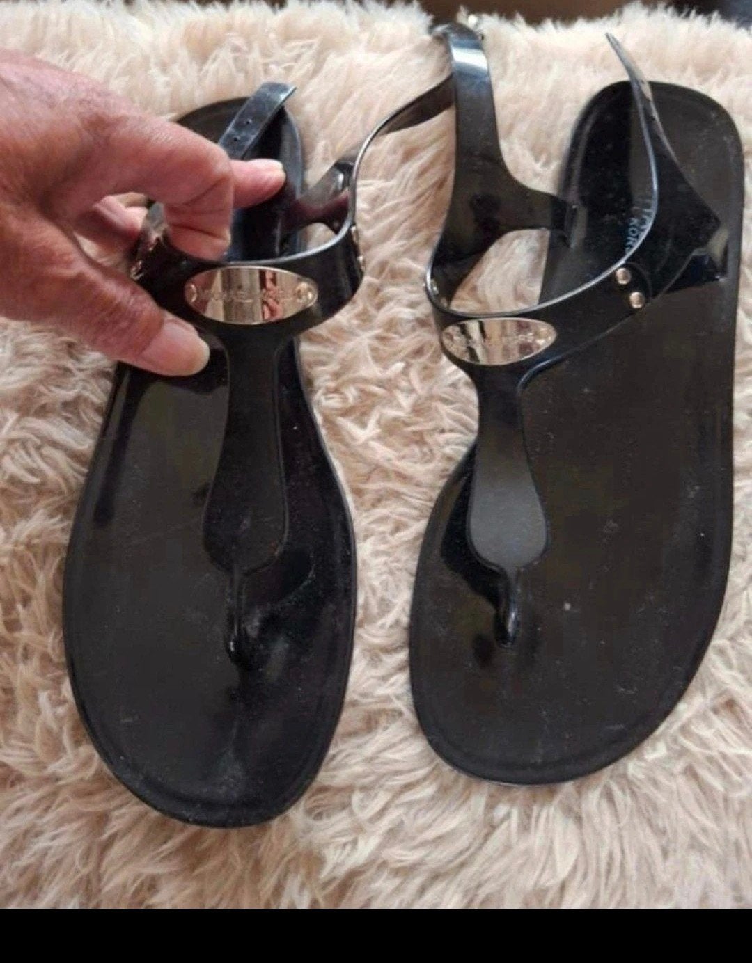 Michael kors slippers 3x even gedragen, Kleding | Dames, Schoenen, Ophalen of Verzenden, Zo goed als nieuw, Zwart