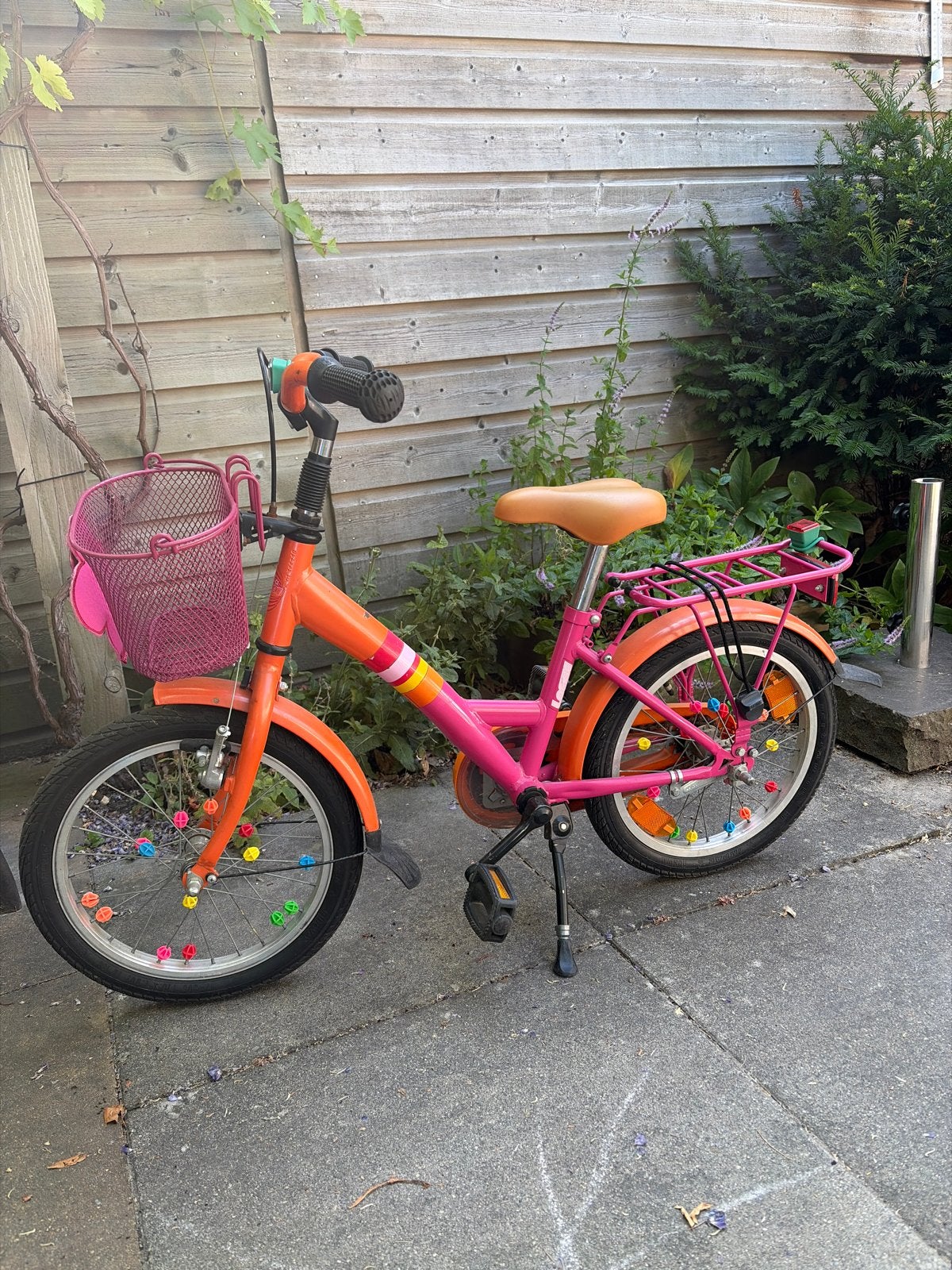 Loekie 16 inch kinderfiets met zijwieltjes, Fietsen en Brommers, Fietsen | Kinderfietsjes, Ophalen, Terugtraprem, Zijwieltjes