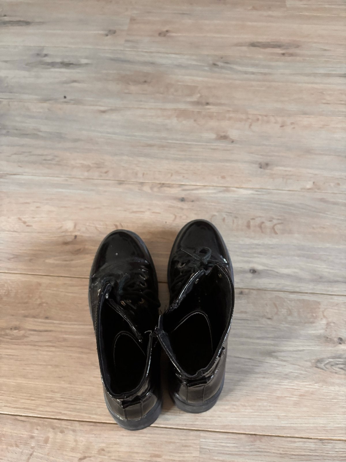 Mooie zwarte laklaarzen, amper gedragen, Kleding | Dames, Schoenen, Ophalen of Verzenden, Zo goed als nieuw, Zwart, Lage of Enkellaarzen