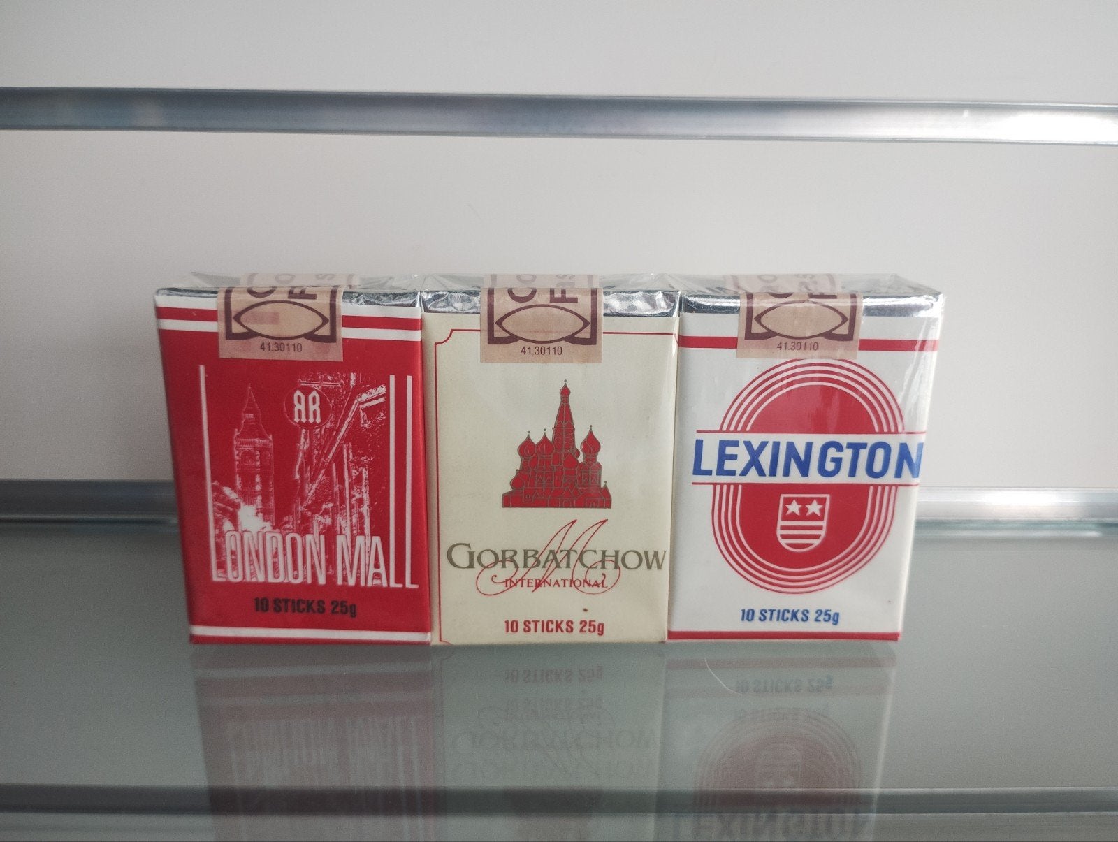 Oude chocolade sigaretten nog in verpakking jaren 80 / 90, Verzenden