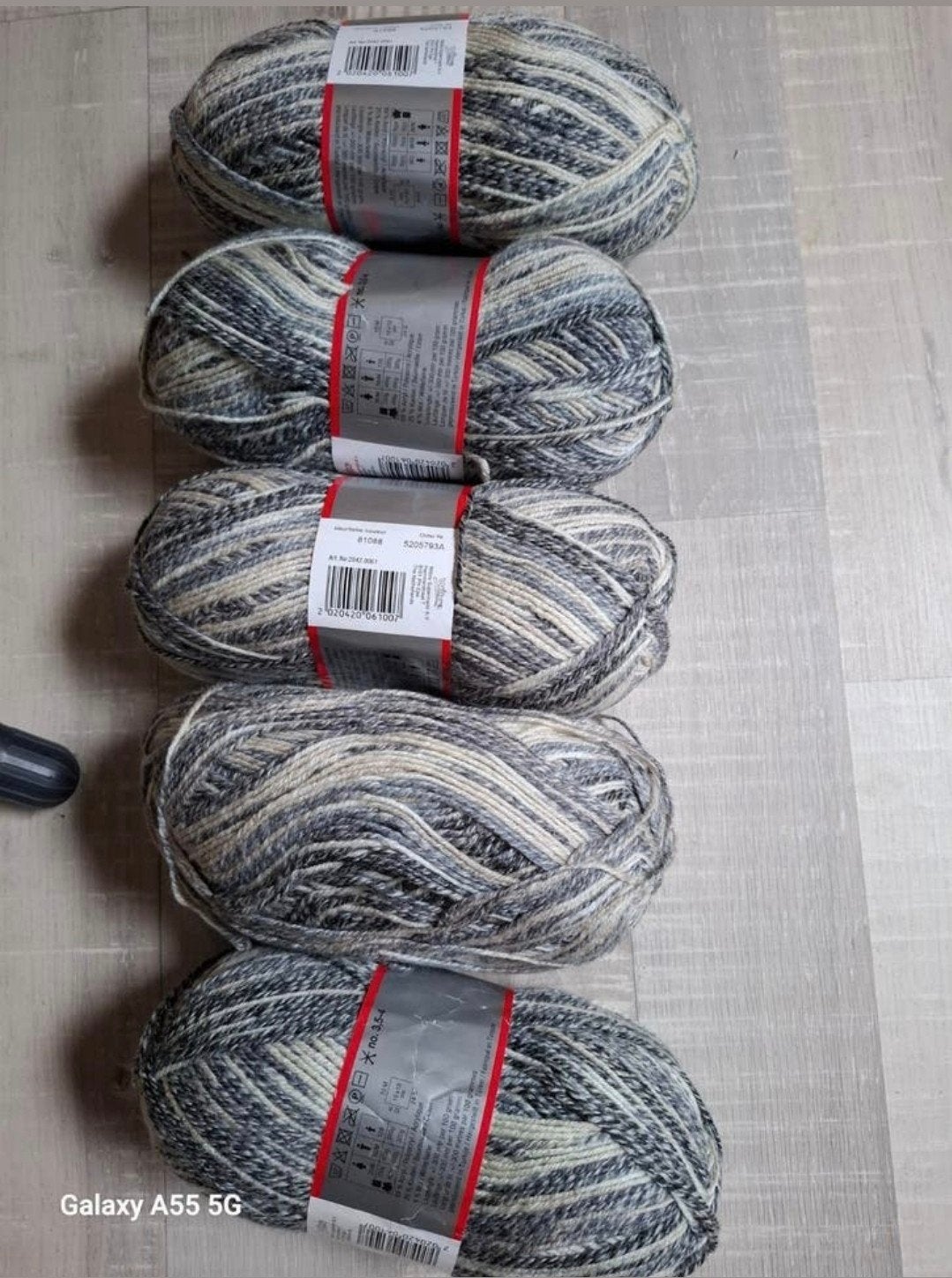 5 bollen akke wol, Hobby en Vrije tijd, Breien en Haken, Ophalen, Zo goed als nieuw, Breien of Haken, Wol of Garen