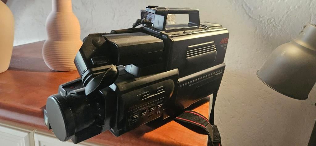Panasonic M5 VHS Movie Camera - Vintage Videocamera, Ophalen of Verzenden, Kadomamin 2-1-61, Chuo-ku, Osaka 540-6207, Japan, VHS of SVHS