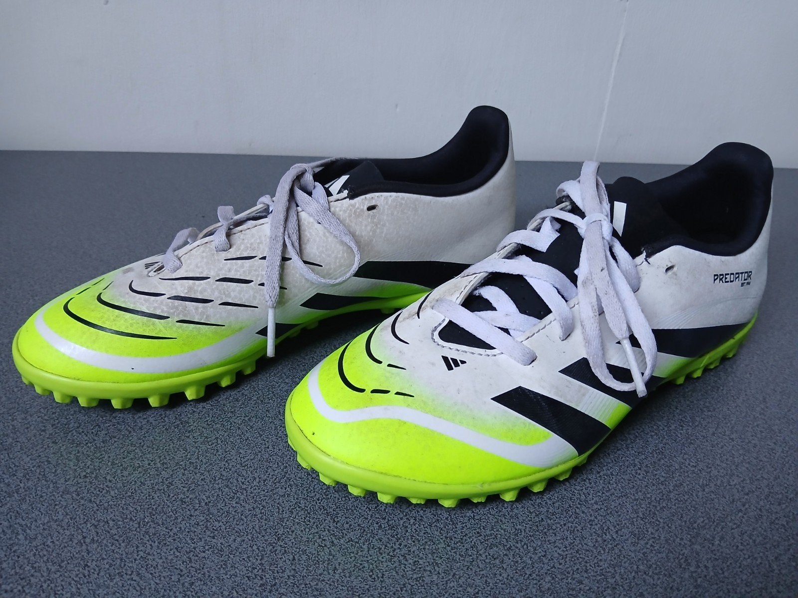 turfschoenen mt US 5 Adidas, Ophalen, Zo goed als nieuw, Schoenen