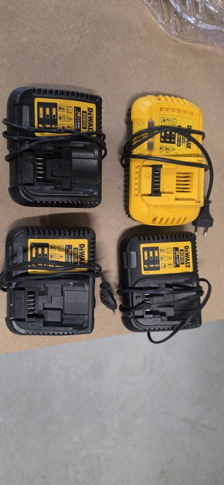 DeWalt DCB115 XR opladers (4 stuks), Doe-het-zelf en Verbouw, Ophalen of Verzenden, Gebruikt