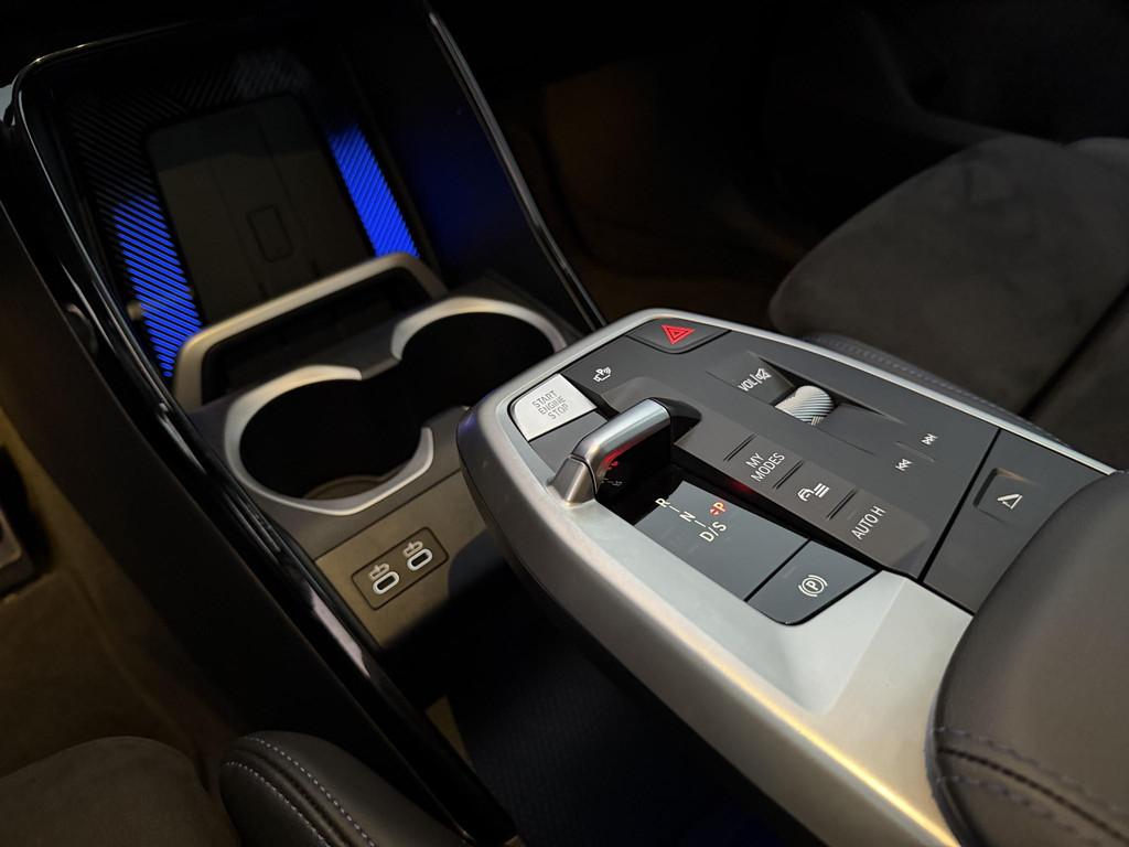 BMW X1 xDrive30e 20 inc l Pano l Zeer luxe l Hybrid, Auto's, Euro 6, 16 kWh, Plug-in hybride, Bedrijf