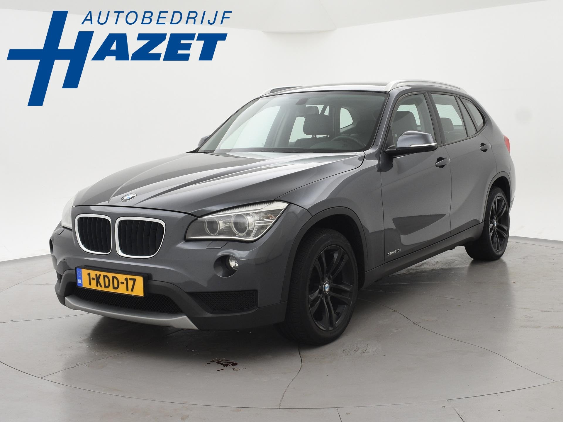 BMW X1 sDrive20i 184 PK UPGRADE EDITION + LEDER | XENON | NA, X1, Euro 5, Achterwielaandrijving, Zwart