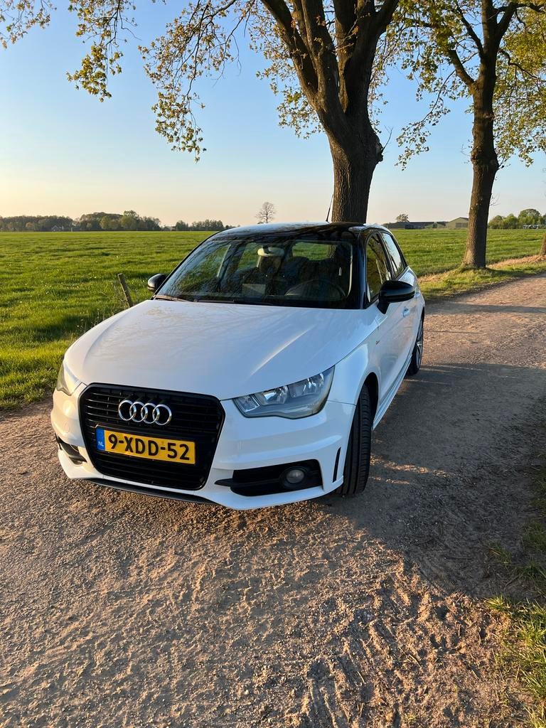 Audi A1 1.2 Tfsi 2014 Wit S-Line, Voorwielaandrijving, Stof, Zwart, 4 cilinders