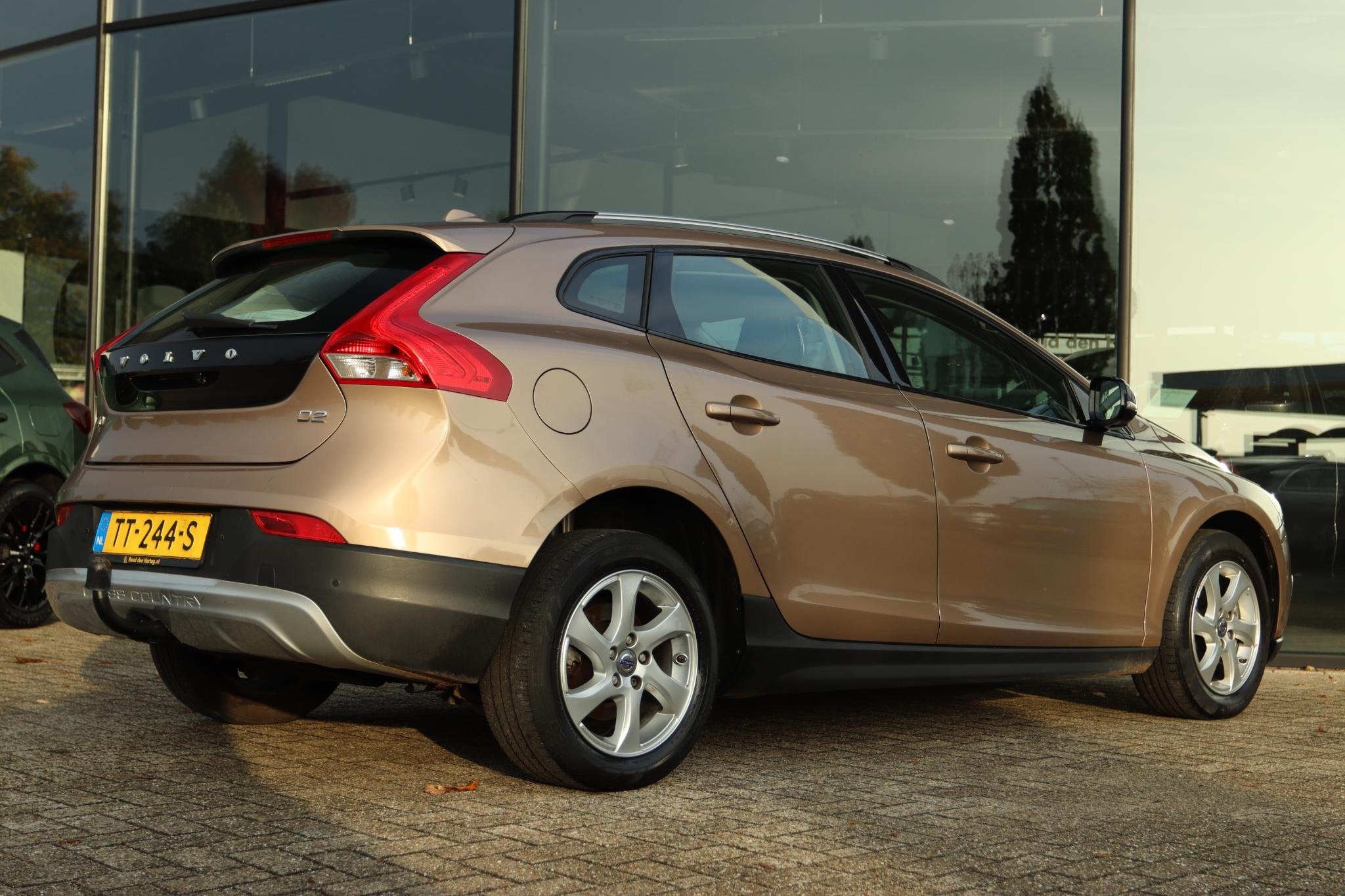 VOLVO V40 CROSS COUNTRY 1.6 D2 KINETIC | APPLE CARPLAY | XEN, Auto's, Voorwielaandrijving, Euro 5, Stof, Gebruikt
