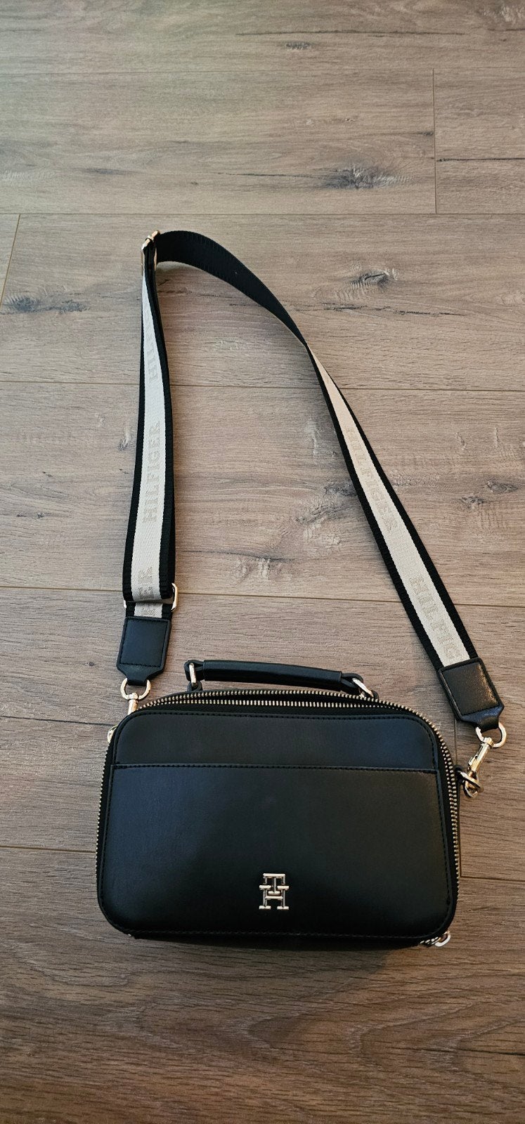 Tommy hilfiger schoudertas, Ophalen of Verzenden, Zo goed als nieuw, Zwart