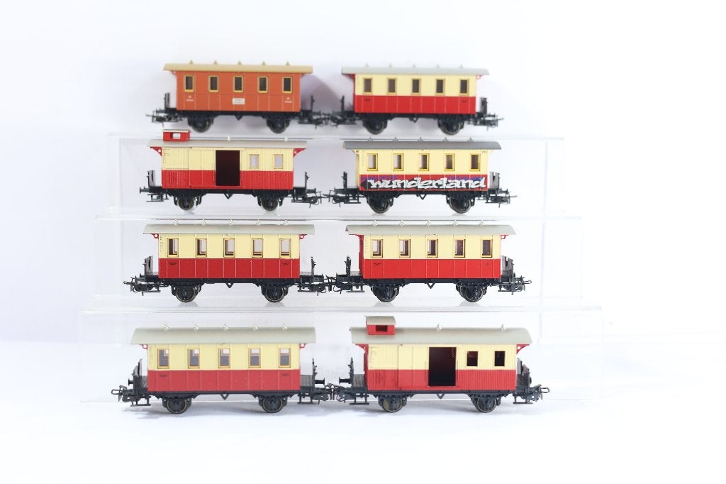 6 personenwagens en 2 postwagons, Wisselstroom, Ophalen of Verzenden, Märklin, Nieuw