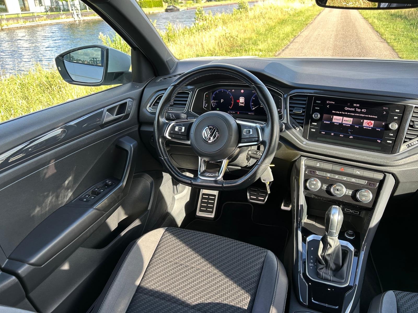 Volkswagen T-Roc 1.5 TSI Sport | R-Line | LED | Adaptieve Cr, Stof, 4 cilinders, 150 pk, Wit