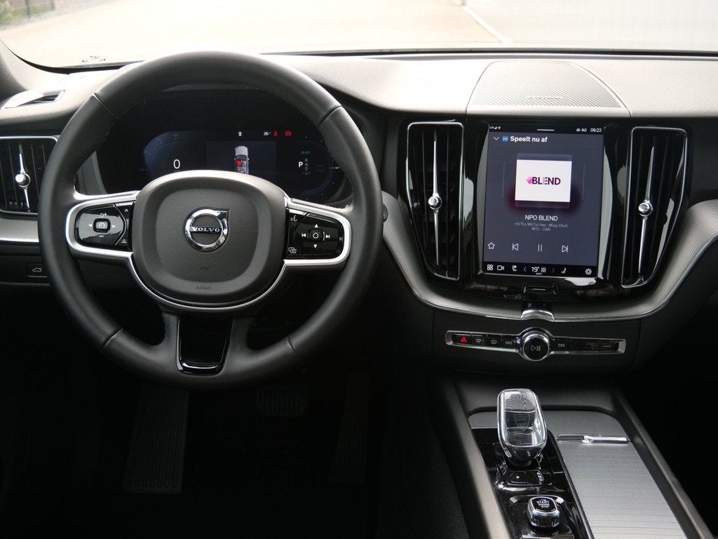 Volvo XC60 2.0 T6 350Pk Plug-in hybrid AWD Plus Dark Pano-da, Automaat, 4 cilinders, 1969 cc, Leder en Stof