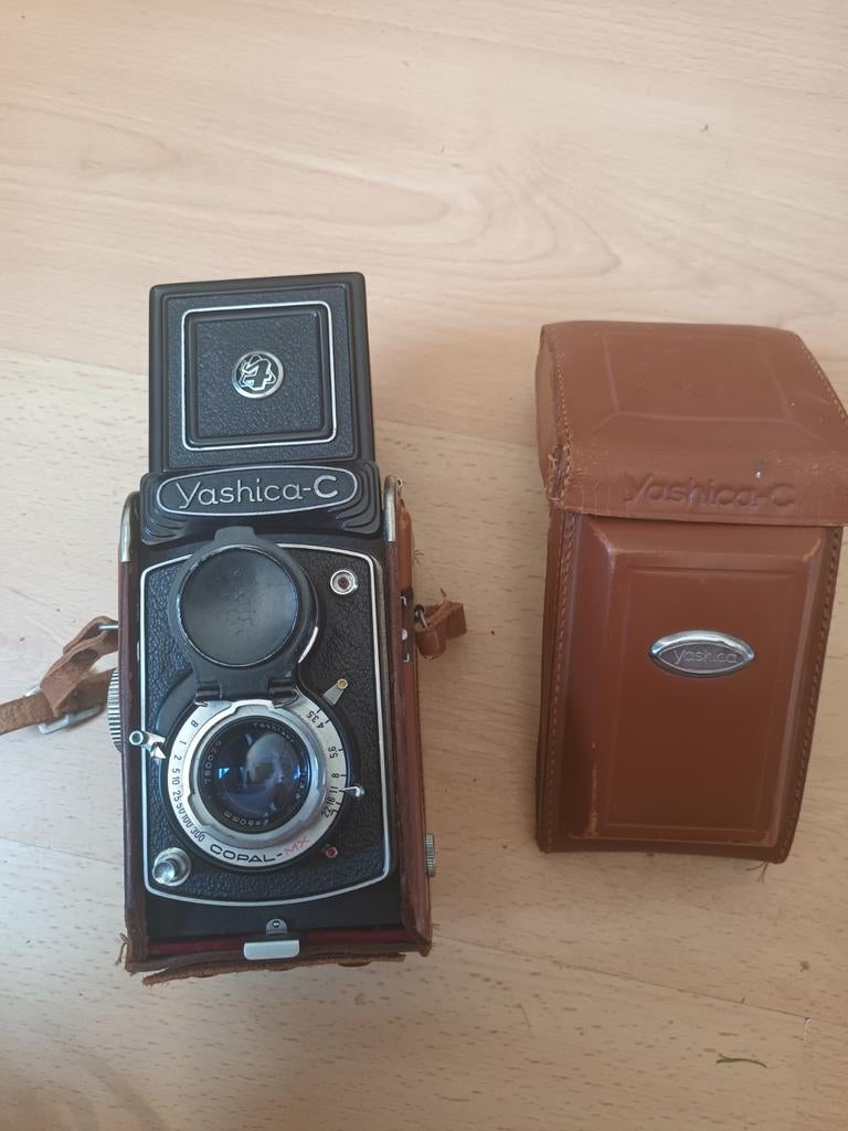 Yashica-C Twin Lens Reflex Camera met Leren Tas, Ophalen of Verzenden