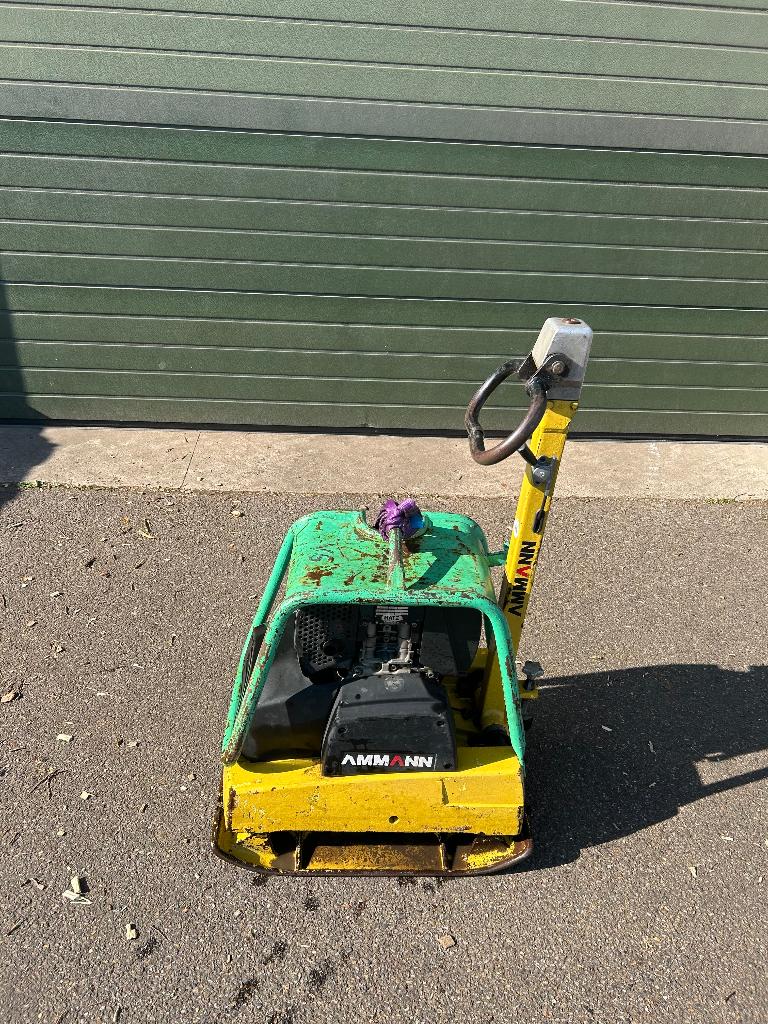 Ammann trilplaat, Ophalen