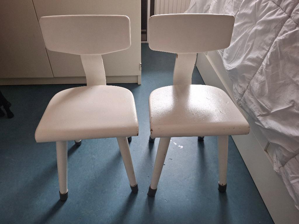 2 robuuste houten vintage kinderstoeltjes van essenhout, Ophalen of Verzenden, Gebruikt, Stoel(en)