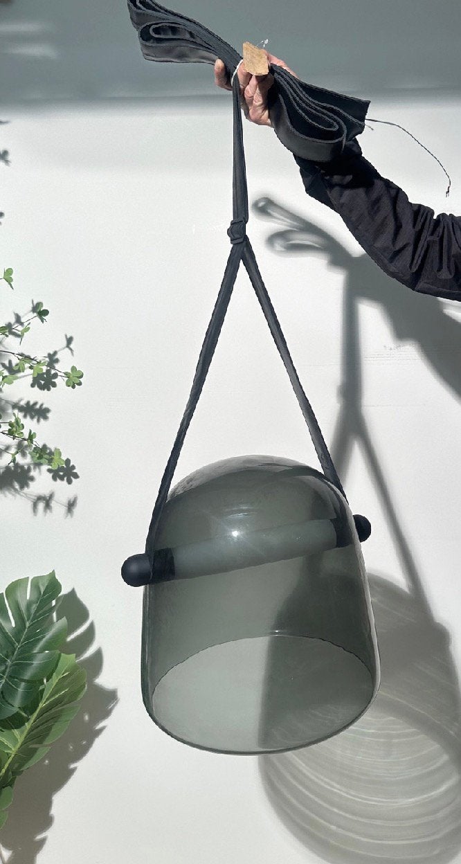 Brokis Mona large smoke hanglamp showmodel, Huis en Inrichting, Lampen | Hanglampen, Ophalen of Verzenden, Zo goed als nieuw, Minder dan 50 cm