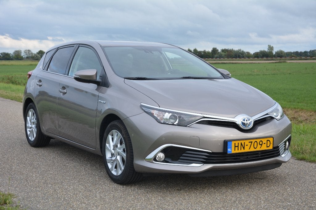 Toyota Auris 1.8 Hybrid 5DR CVT 2015 Bruin Executive, Zwart, 4 cilinders, Bruin, Lane Keeping Assist