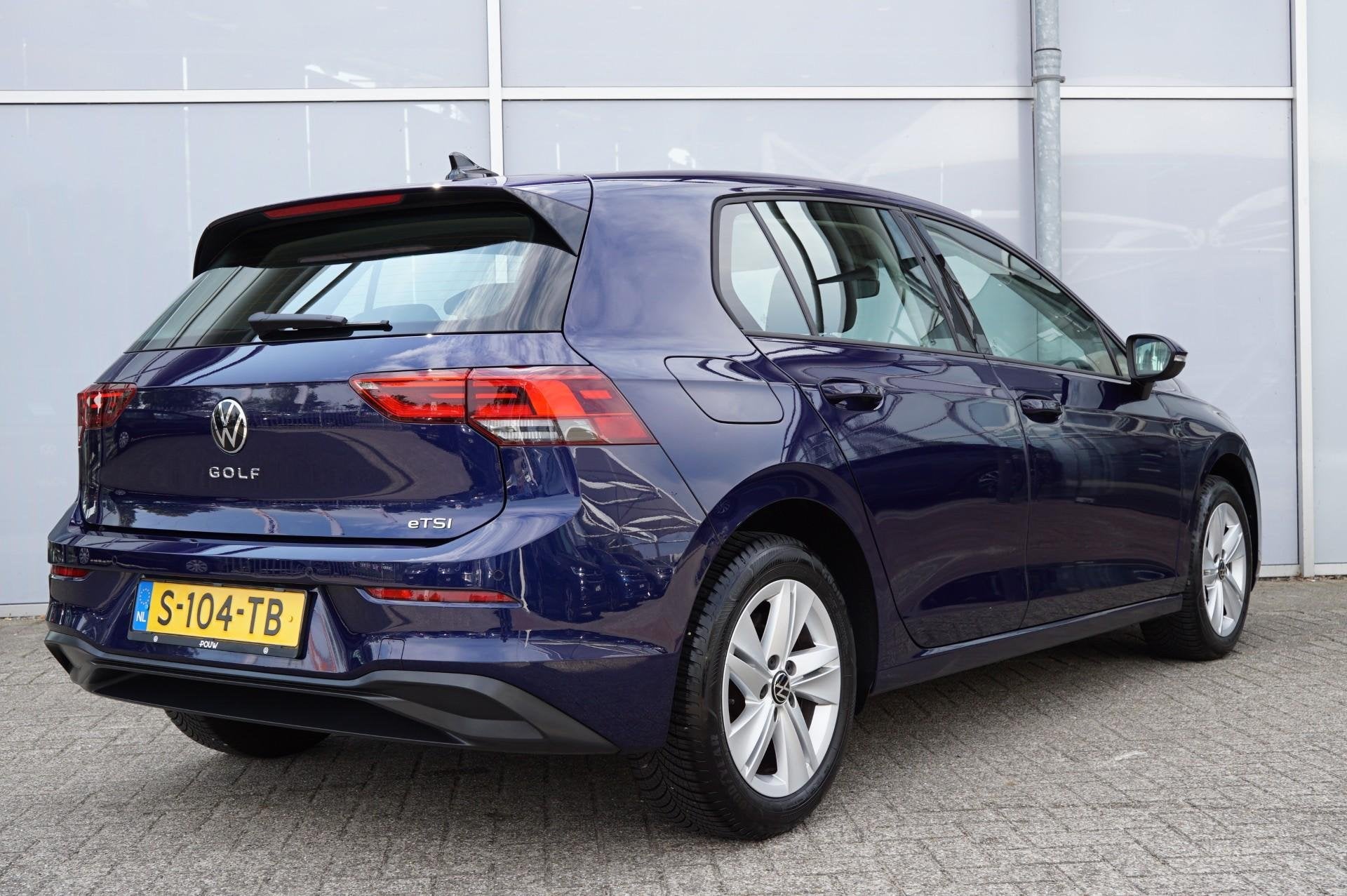 Volkswagen Golf 1.0 eTSI 110pk DSG Life | Navigatie | Apple, 12 maanden, Stof, Gebruikt, Blauw