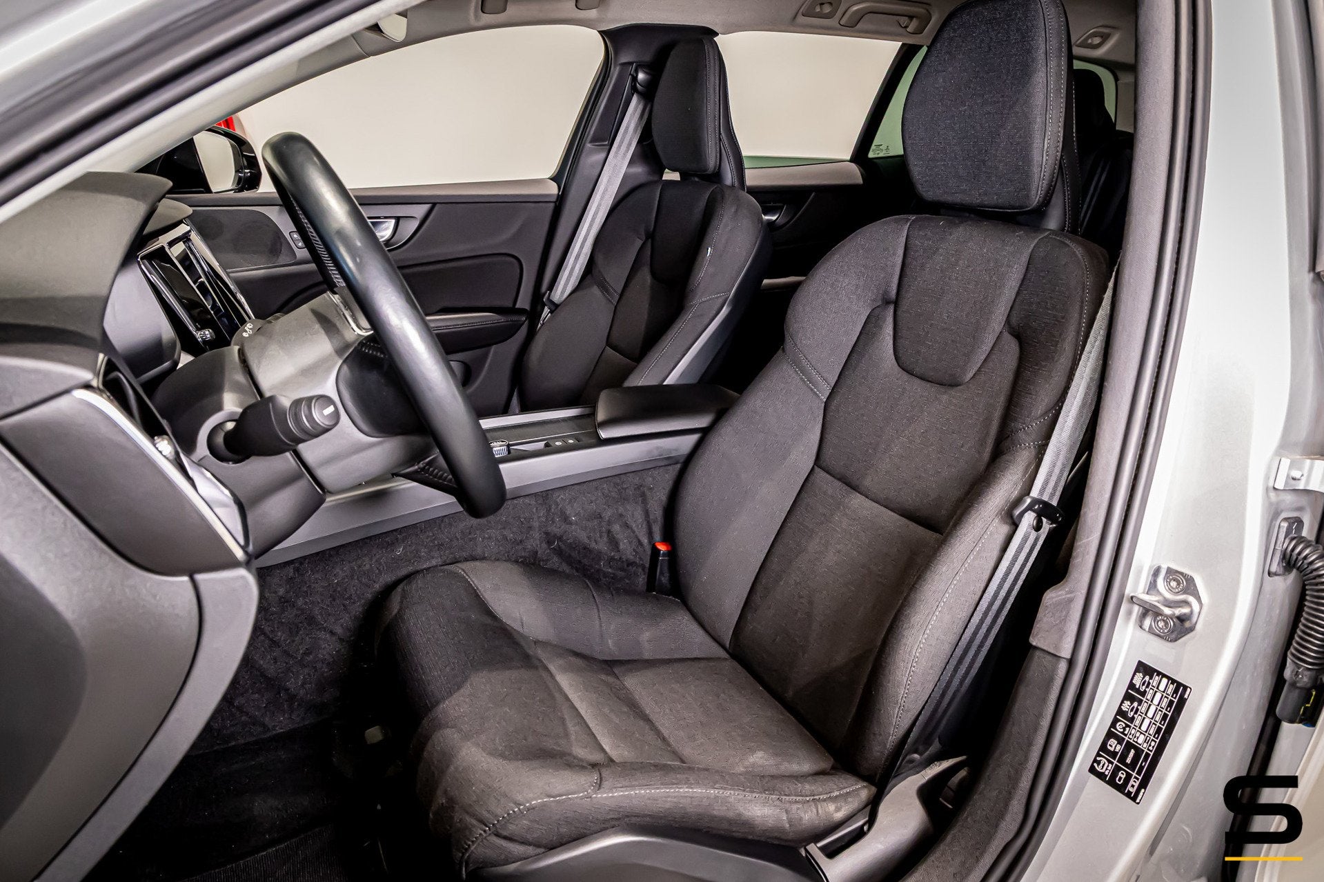 Volvo V60 2.0 B3 Momentum Advantage|NAP|E-trekhaak|BTW Auto, Auto's, Volvo, Dealer onderhouden, Stof, 4 cilinders, 1969 cc