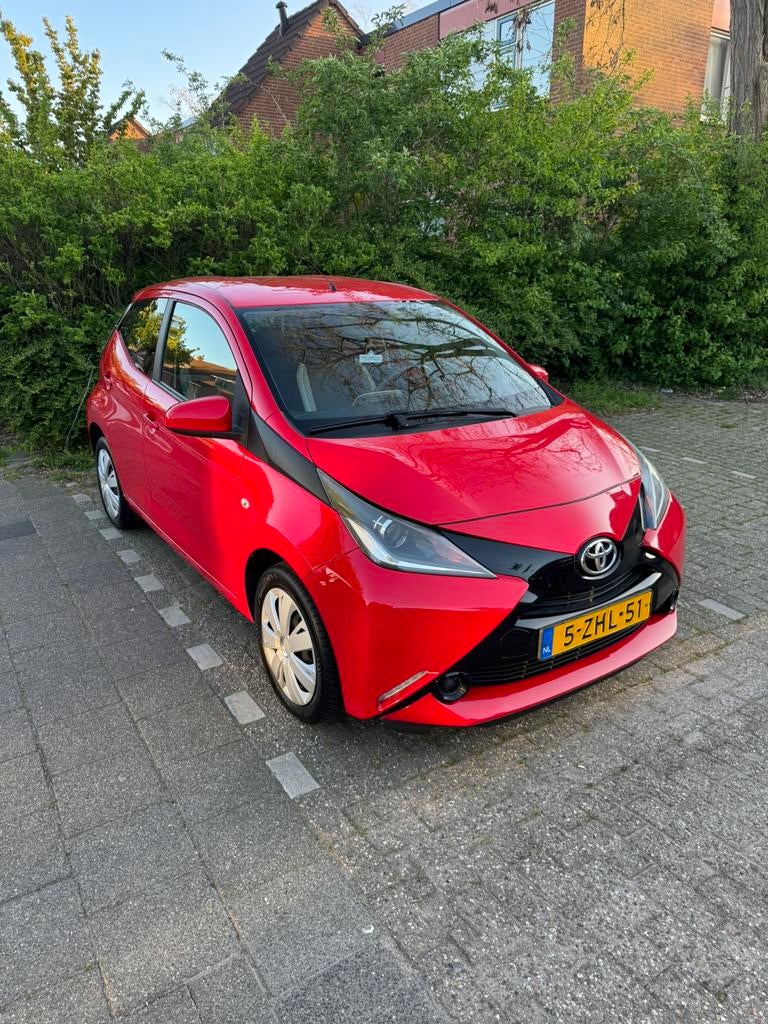 Toyota Aygo 1.0 12V Vvt-i 5-Drs 2015, Auto's, Voorwielaandrijving, 4 stoelen, Origineel Nederlands, Handgeschakeld