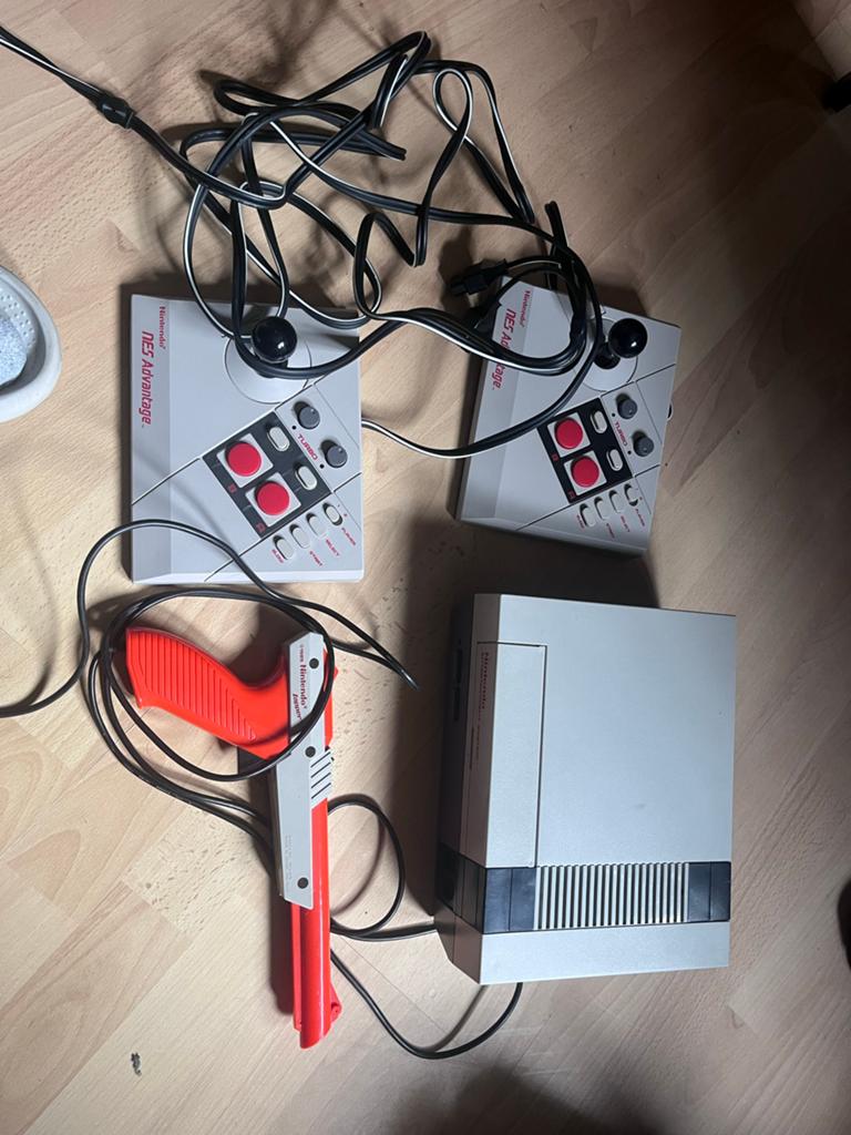 Nintendo NES Compleet met Zapper, Advantage Controllers & Ga, Spelcomputers en Games, Spelcomputers | Nintendo NES, Ophalen, Zo goed als nieuw