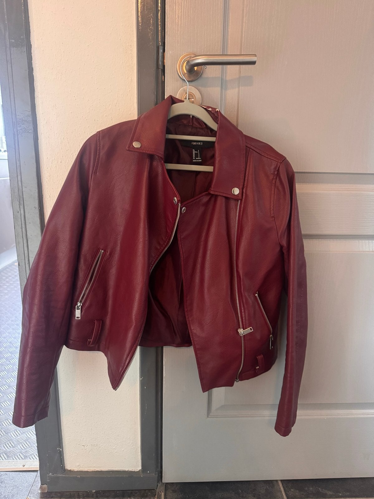 Forever 21 bordeauxrode bikerjack - Maat S, Ophalen of Verzenden, Gedragen, Maat 36 (S), Rood