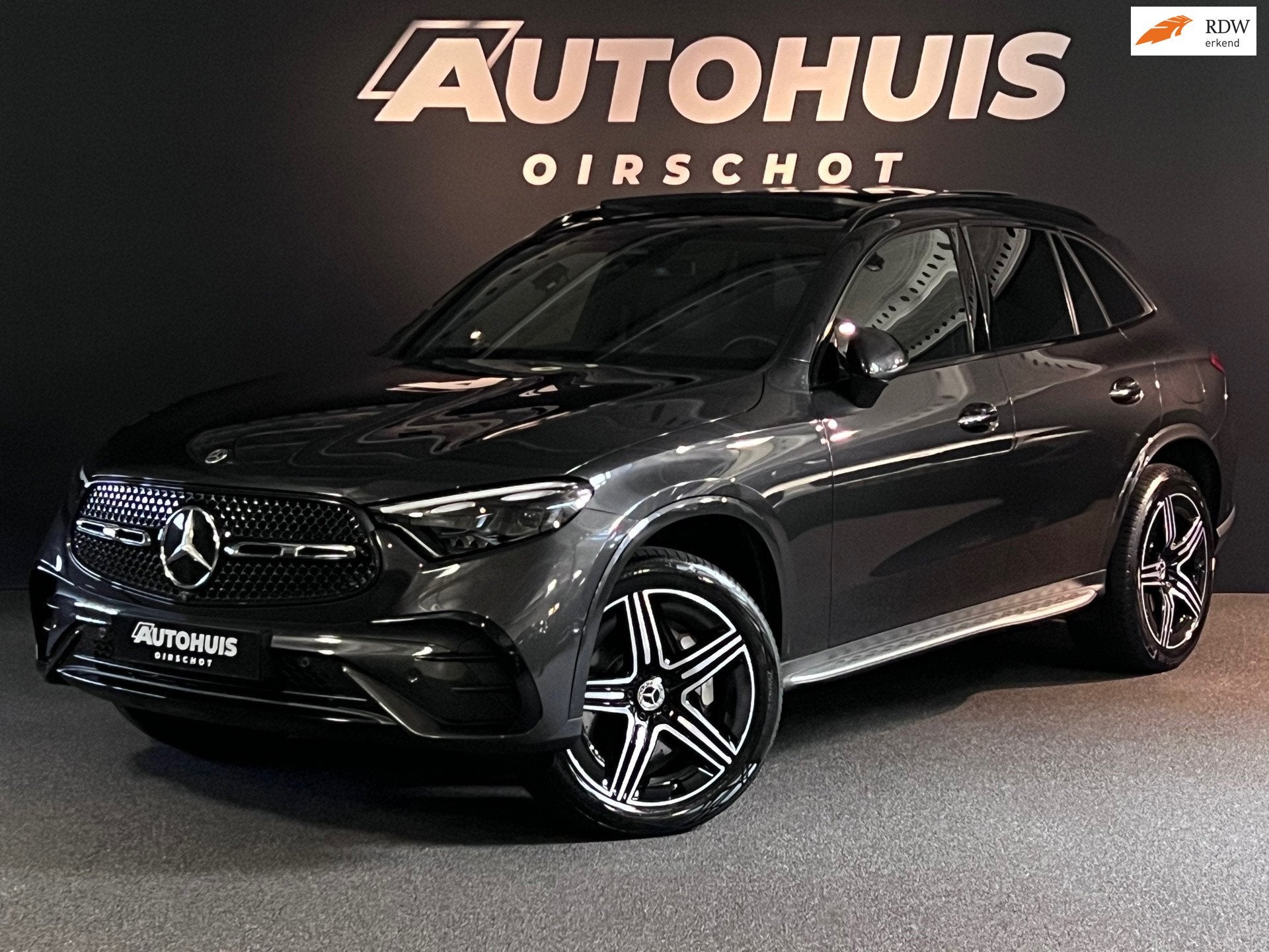 Mercedes-Benz GLC-klasse 300e 4MATIC AMG Line Pano/ Memoryse, Automaat, Dealer onderhouden, Gebruikt, Zwart