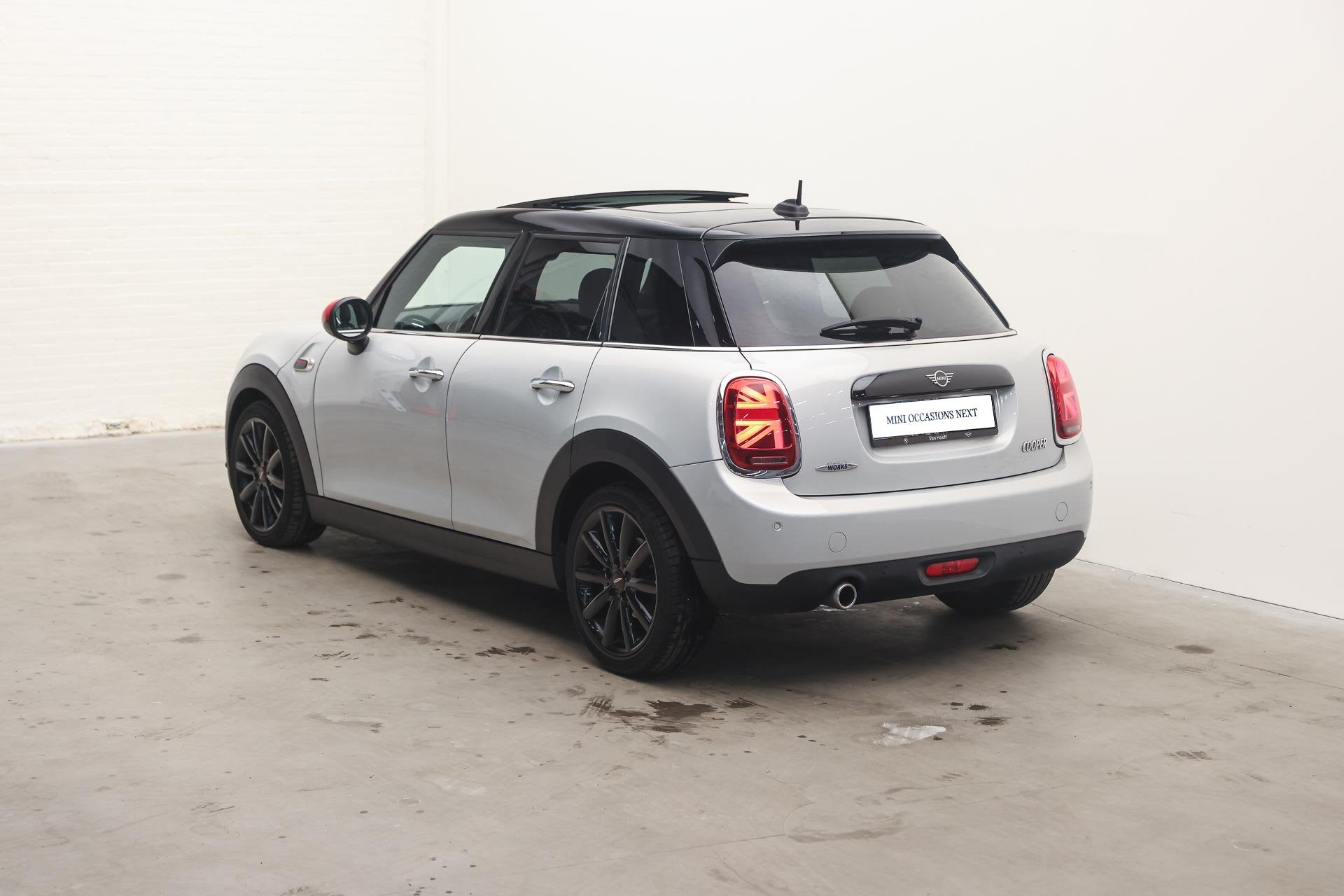 MINI Hatchback Cooper Chili Automaat / Panoramadak / Comfort, Auto's, Mini, Dealer onderhouden, Gebruikt, Met garantie (alle)