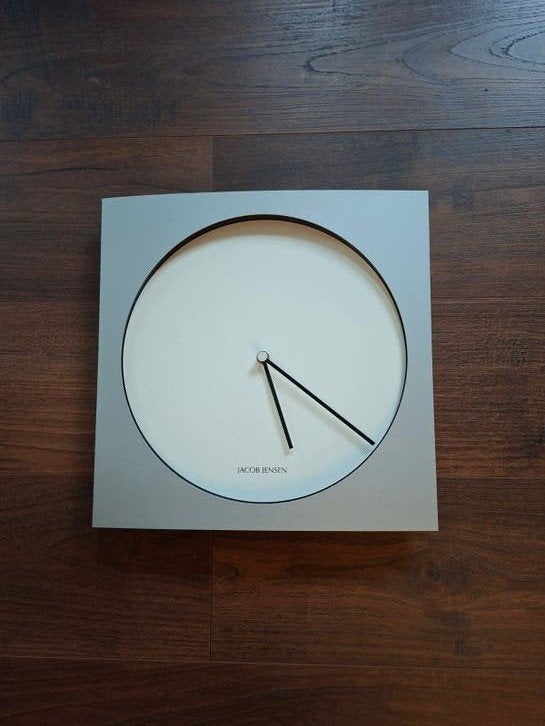 Stijlvolle Jacob Jensen Wandklok - Modern Design, Wandklok, Analoog, Werkt op batterijen, Ophalen of Verzenden