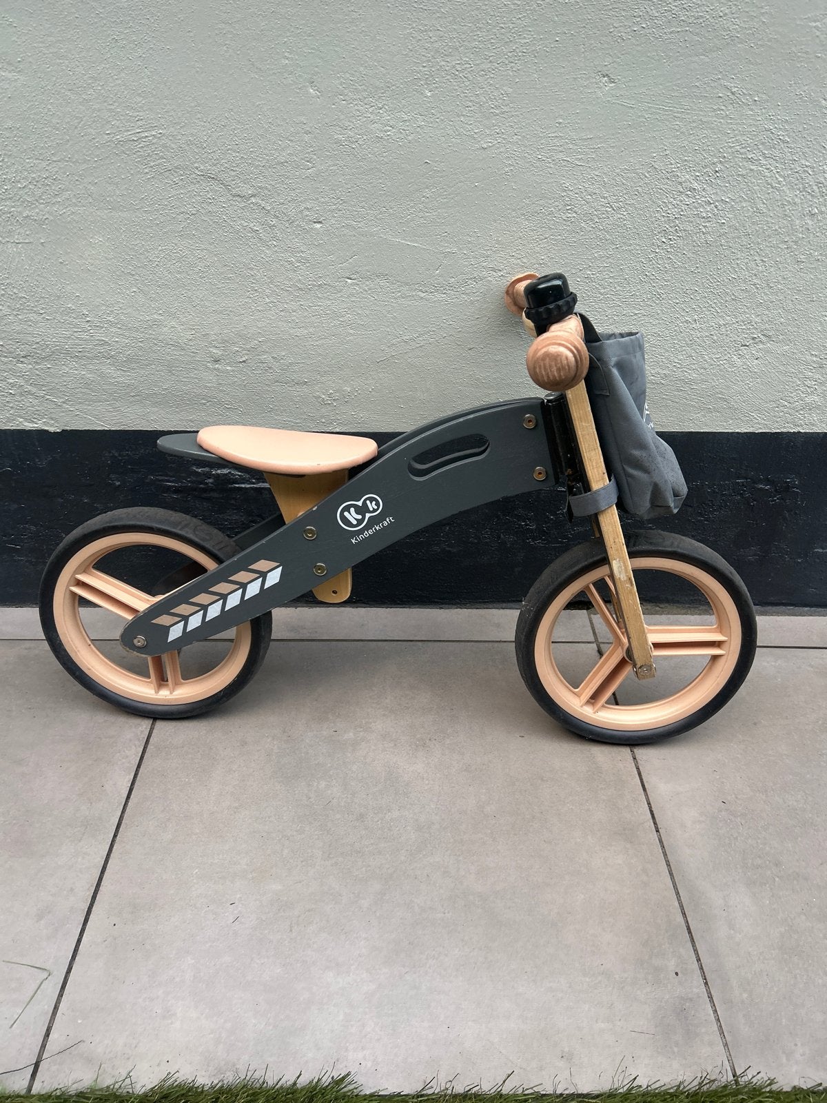 Kinderkraft Loopfiets Houten met Tasje en Bel, Kinderen en Baby's, Ophalen of Verzenden, Gebruikt, Loopfiets
