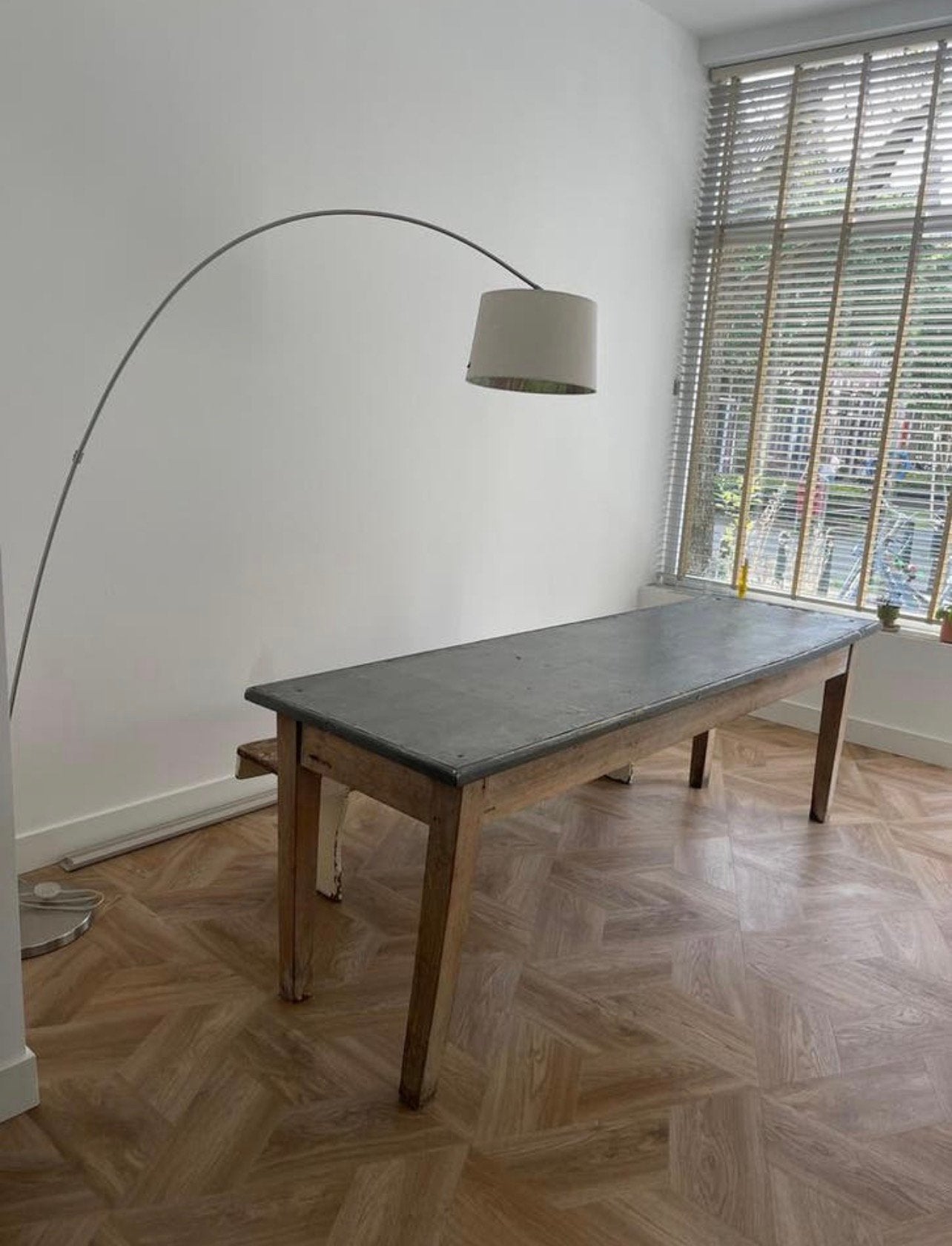 stoere lange tafel verweerd hout werkbank limonadefabriek, Ophalen