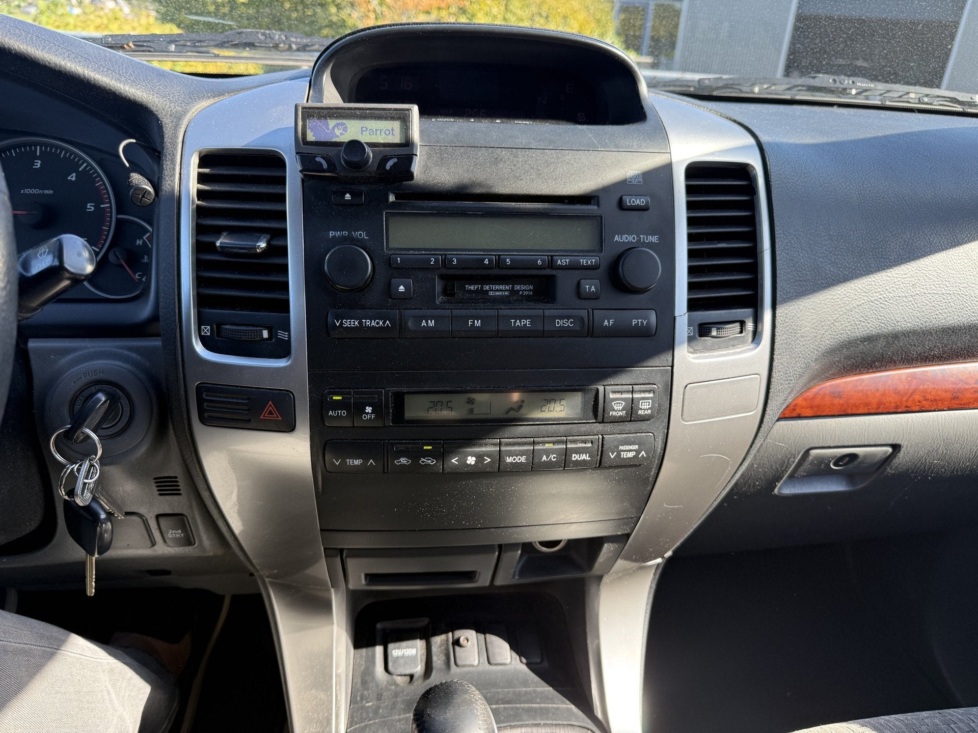 Toyota Land Cruiser 3.0 D-4D LX Automaat * APK tot 09-2027 *, Auto's, Automaat, Metallic lak, Gebruikt, 4 cilinders
