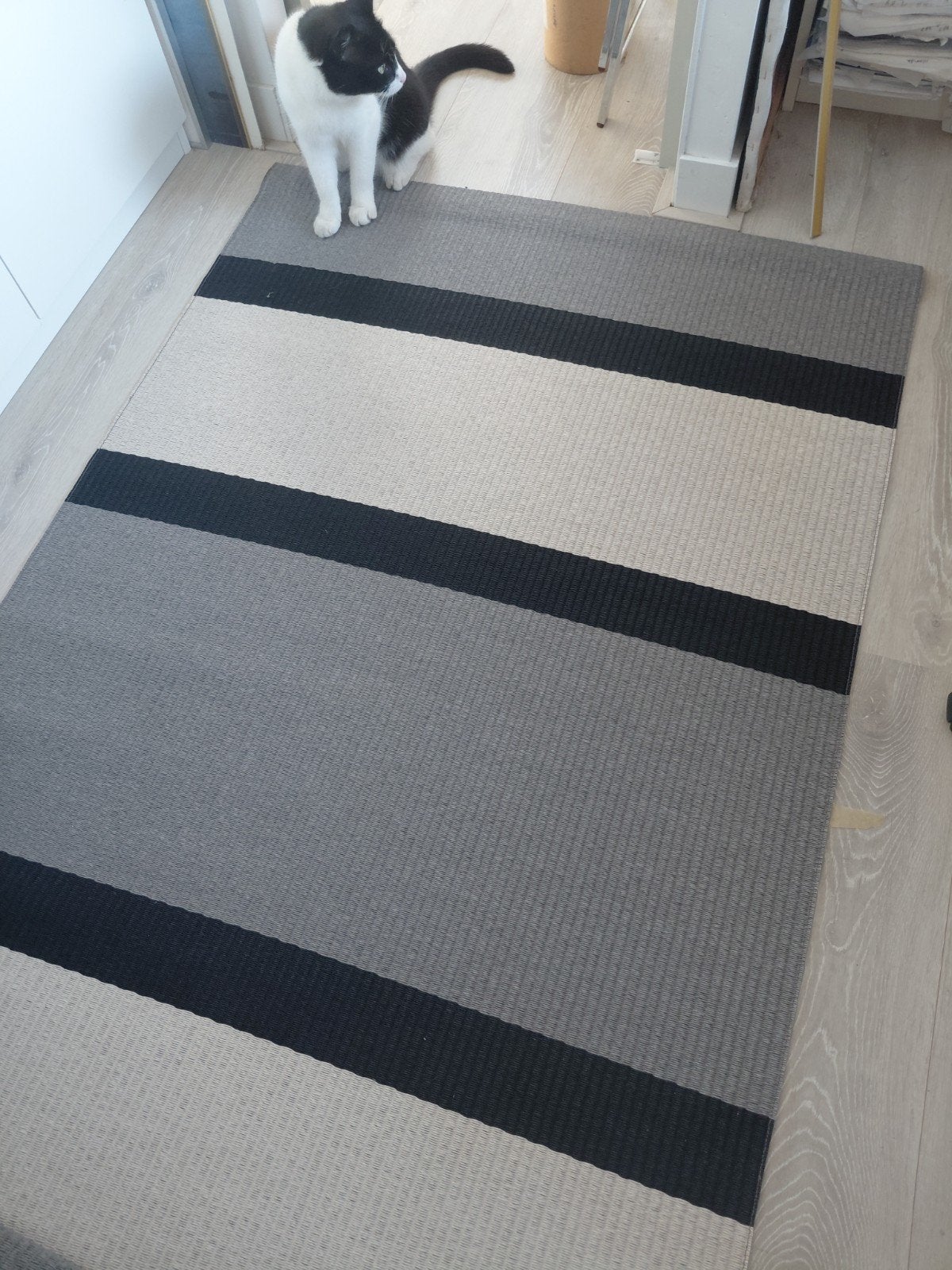 Woodnotes design Vloerkleed Grijs/Zwart/Wit, nieuw, Huis en Inrichting, Ophalen, 100 tot 150 cm, Nieuw, 150 tot 200 cm